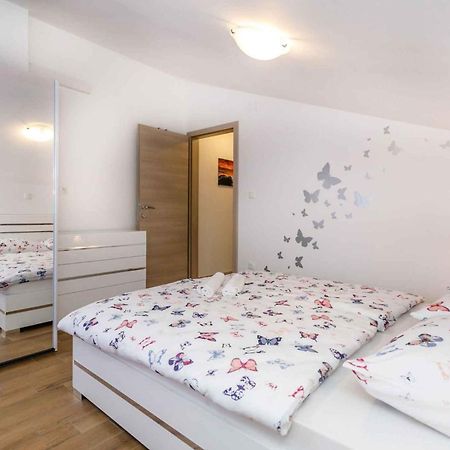 Apartment in Malinska/Insel Krk 38057 Bagian luar foto